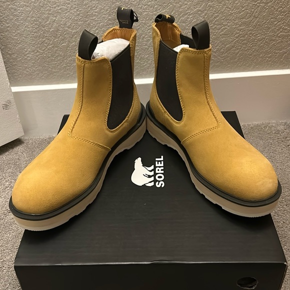 Sorel hi line Chelsea boots size 11-new - Picture 1 of 5